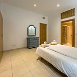 Skol 1a- 2 Bedrooms Sea Views アパート