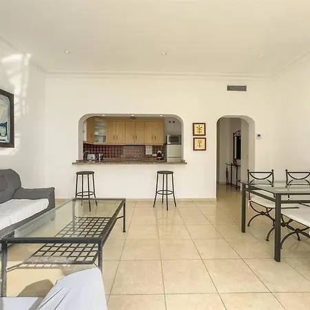 Skol 1a- 2 Bedrooms Sea Views 公寓