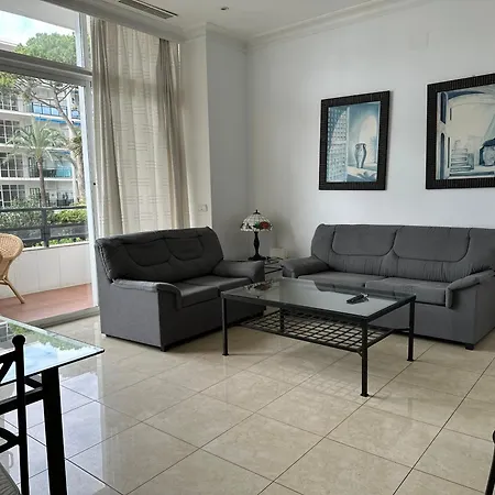 Skol 1a- 2 Bedrooms Sea Views Lejlighed *