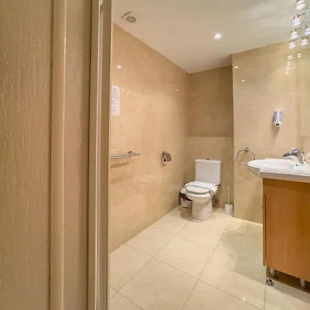 Апартаменти Skol 1a- 2 Bedrooms Sea Views *