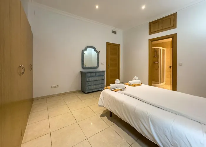 Skol 1a- 2 Bedrooms Sea Views Lejlighed
