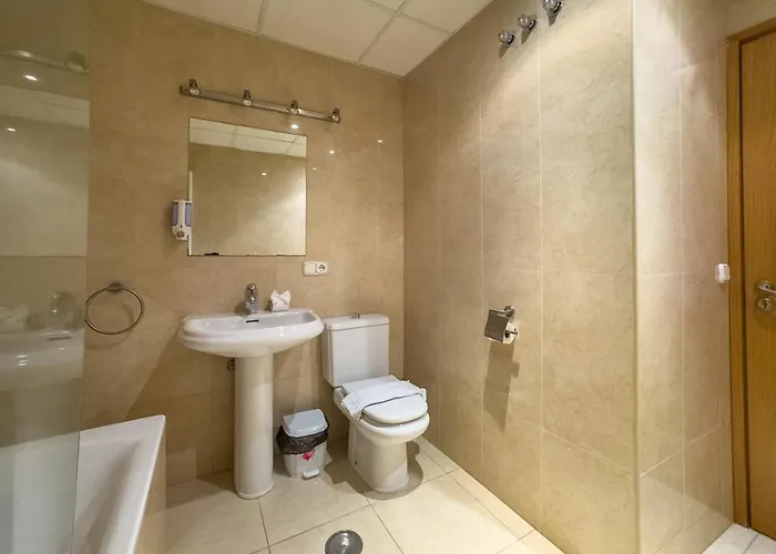 Skol 1a- 2 Bedrooms Sea Views Lejlighed *