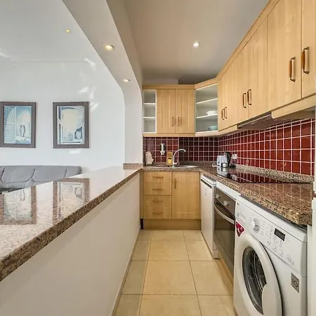 Skol 1a- 2 Bedrooms Sea Views Lejlighed